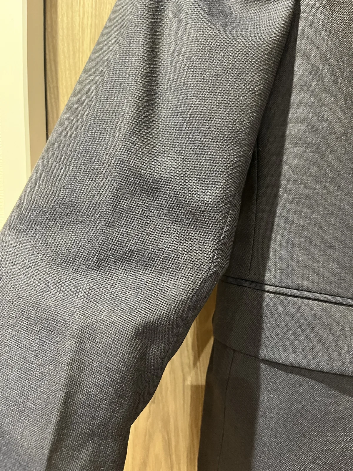 仕上がり後の上着の袖の寄り
