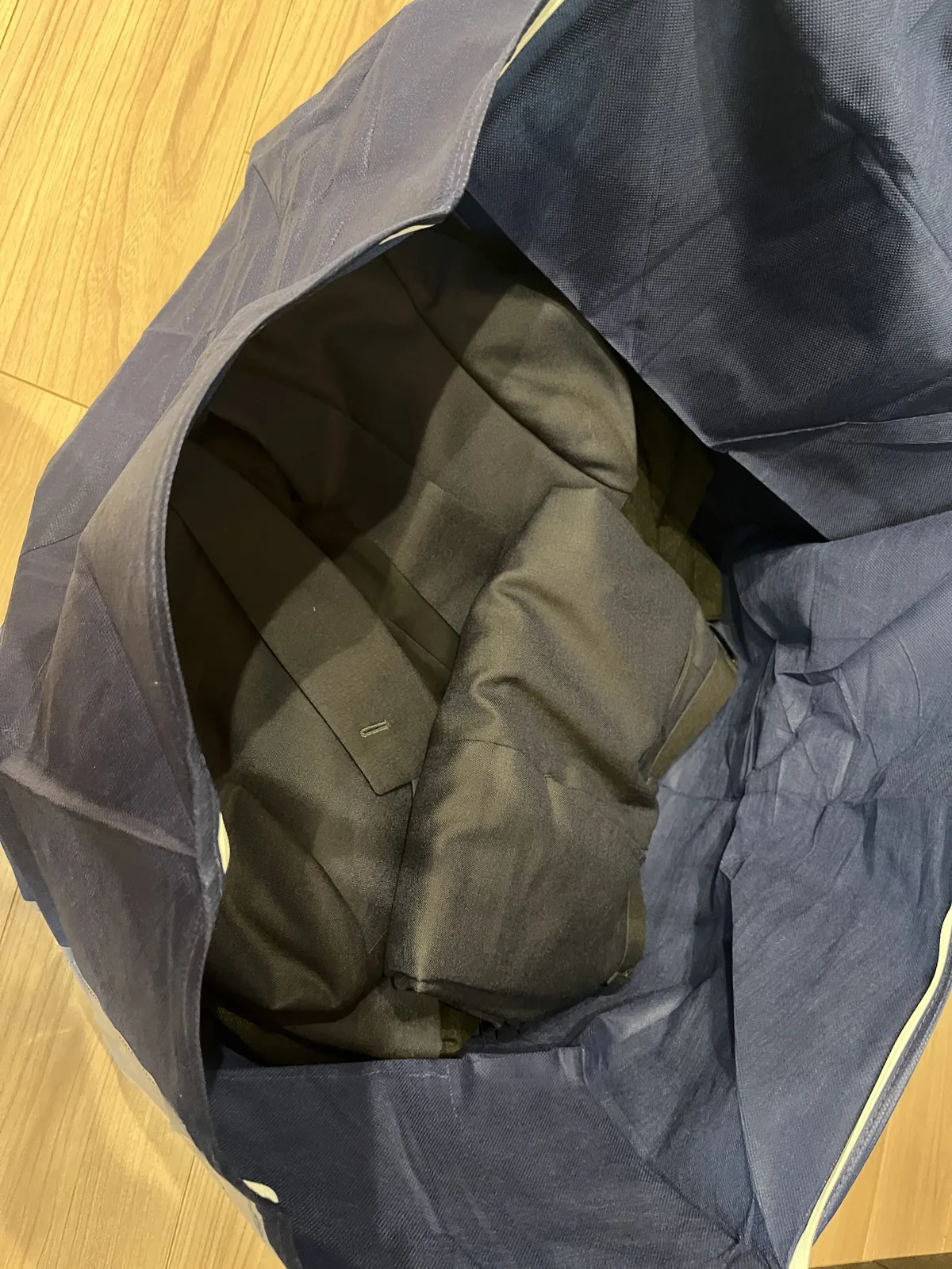 集荷袋に衣類を収めた状態